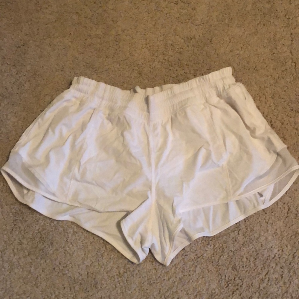 white lulu 3’ inseam running shorts